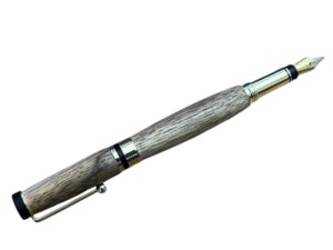 Handgedrechselter Limba-Füllfederhalter